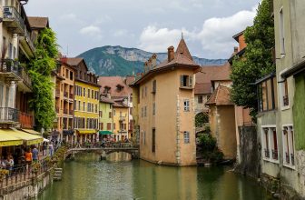 Annecy 2026 Guide: The “Venice of the Alps” Travel Tips