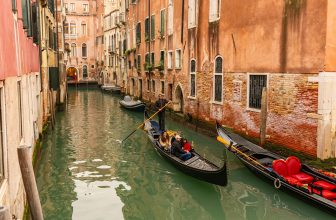 Venice 2026: Gondolas, Canals, and The Floating City Tips